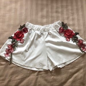 White shorts with rose
